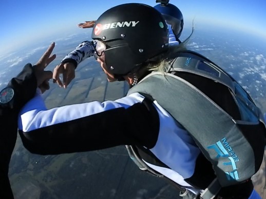 AFF-instructor-using-hand-signals-in-free-fall.jpg