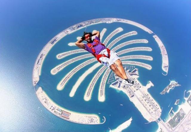 Flight-Club-athlete-Omar-Alhegelan-free-falling-over-Dubai-palm.jpg