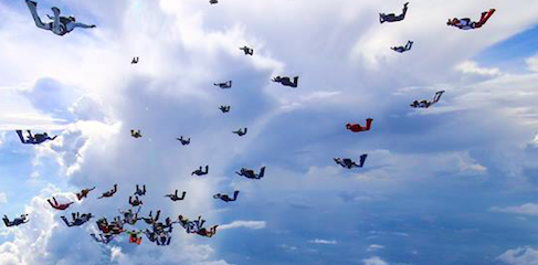 skydivers-performing-organized-group-jumpg.png