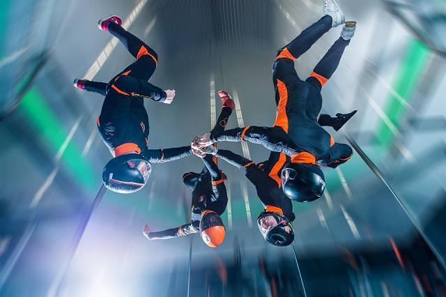 skydivers-training-in-a-free-fall-simulator-in-Moscow.jpg